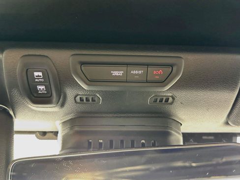 Used 2019 Jeep Wrangler Unlimited Sahara AWD/4WD image 6