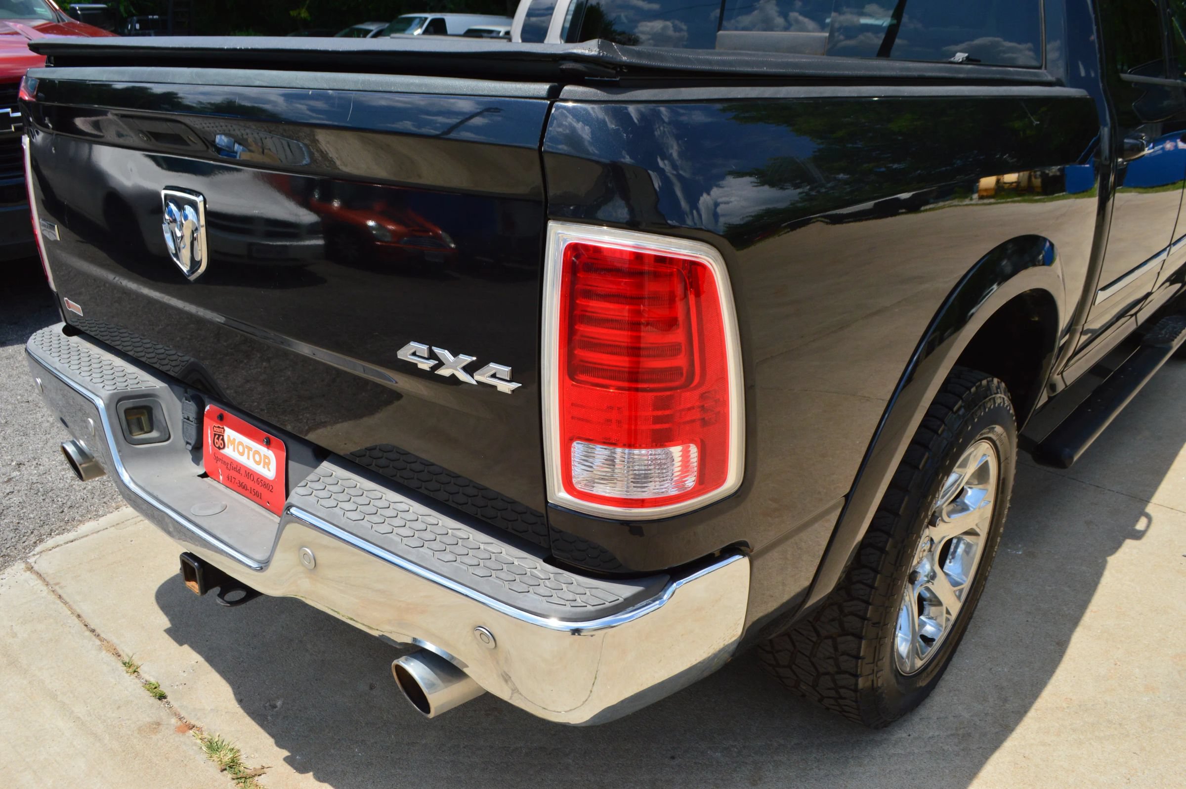 Used 2015 RAM 1500 Laramie w/ Convenience Group AWD/4WD image 10