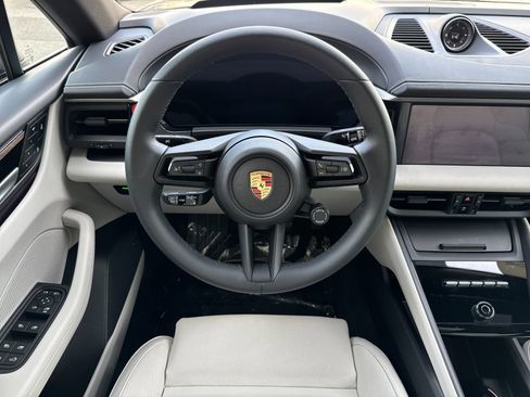 Certified 2025 Porsche Macan Electric RWD image 16