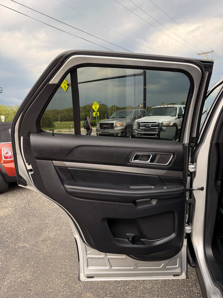Used 2019 Ford Explorer XLT AWD/4WD image 18