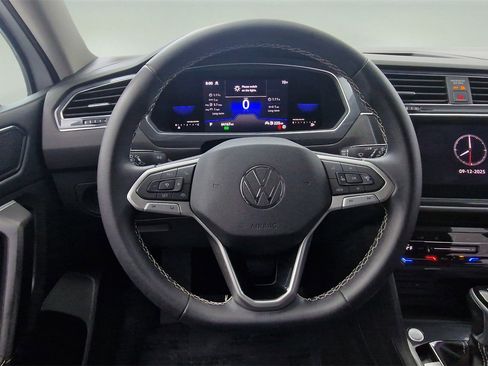 Used 2023 Volkswagen Tiguan SE image 10