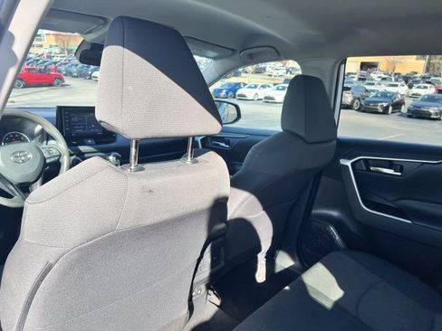 Used 2021 Toyota RAV4 XLE image 17
