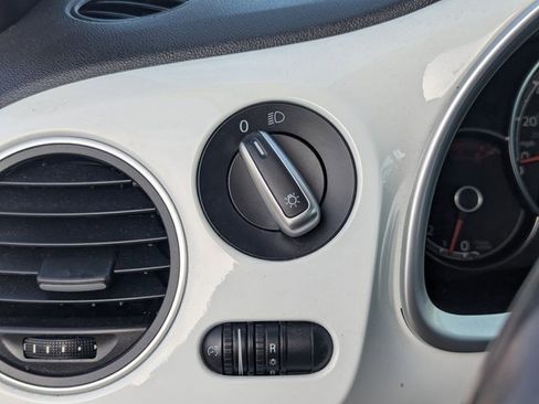 Used 2019 Volkswagen Beetle 2.0T SE image 27