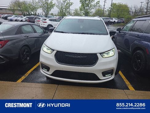 Used 2023 Chrysler Pacifica Limited w/ Uconnect Theater Family Group AWD/4WD image 6