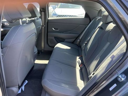 Certified 2025 Hyundai Elantra SEL FWD image 10