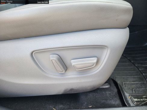 Used 2020 Toyota Highlander XLE image 20