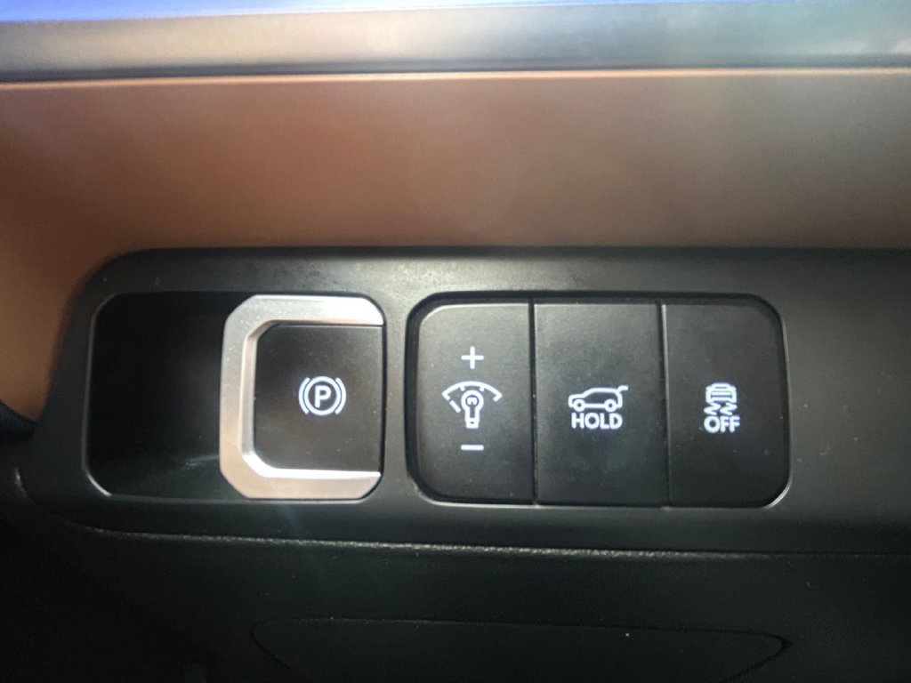 Used 2025 Hyundai Santa Fe Limited FWD image 11