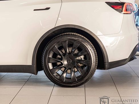 Used 2020 Tesla Model Y Long Range image 8