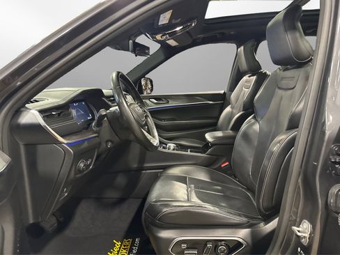 Used 2022 Jeep Grand Cherokee Overland w/ Luxury Tech Group IV image 18