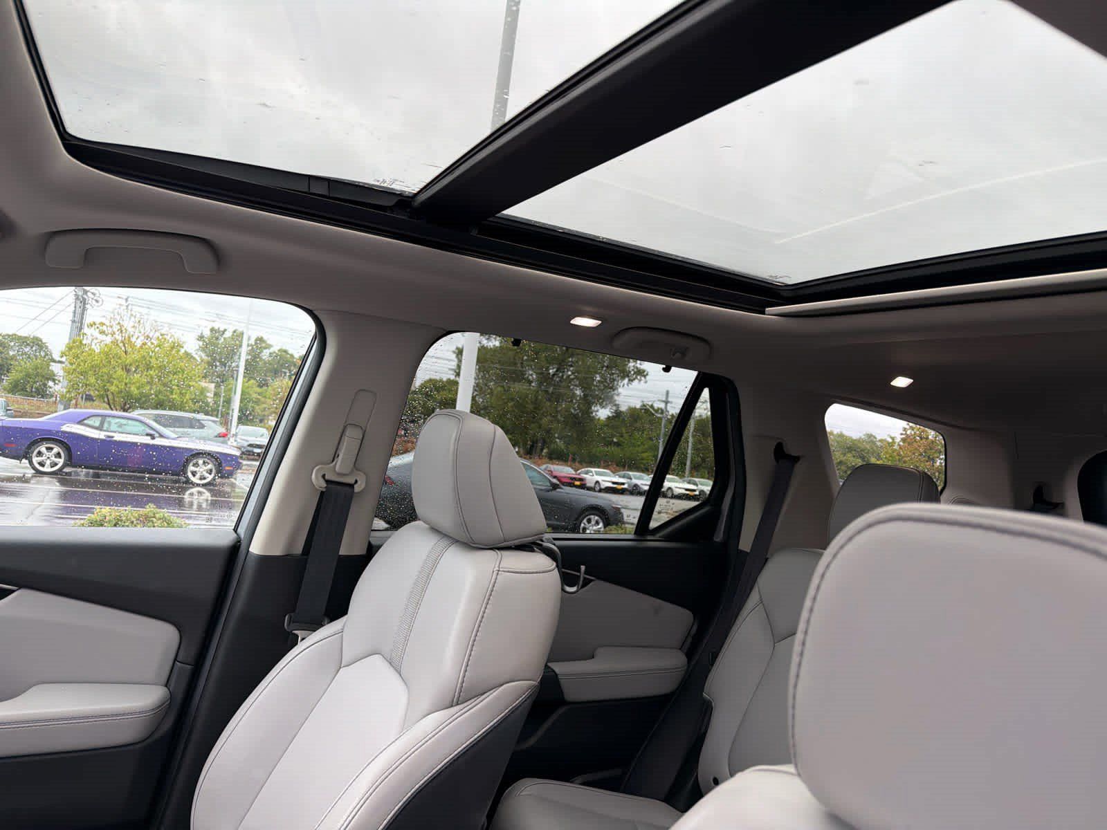 Used 2024 Honda Pilot Touring image 10