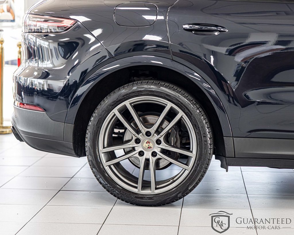 Used 2023 Porsche Cayenne w/ Premium Package AWD/4WD image 10