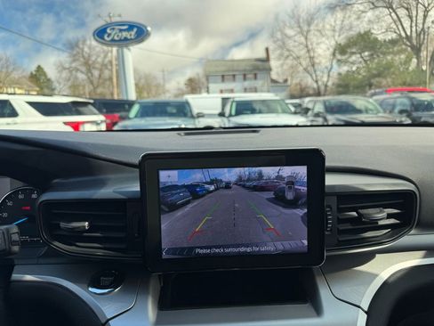 Used 2022 Ford Explorer XLT image 28