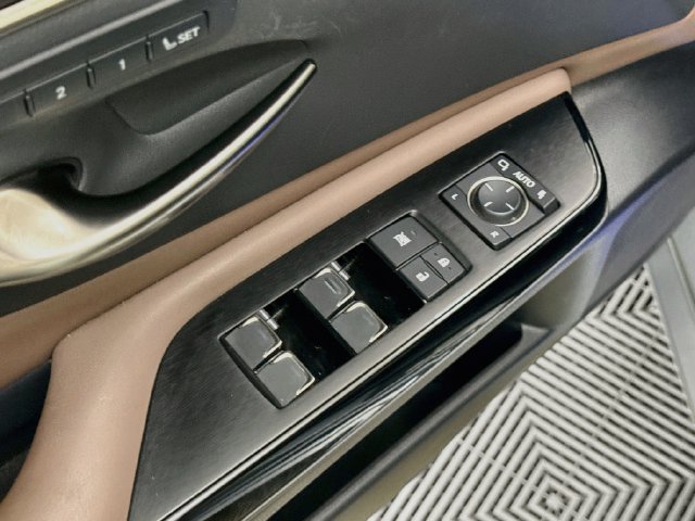 Used 2022 Lexus ES 300h w/ Premium Package FWD image 18