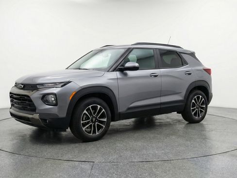 Used 2025 Chevrolet TrailBlazer LT image 3