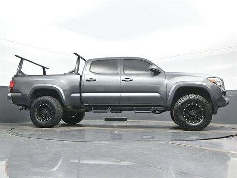 Used 2018 Toyota Tacoma SR5 image 26