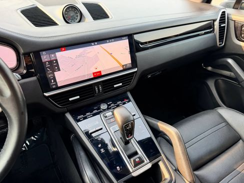 Used 2019 Porsche Cayenne AWD/4WD image 14