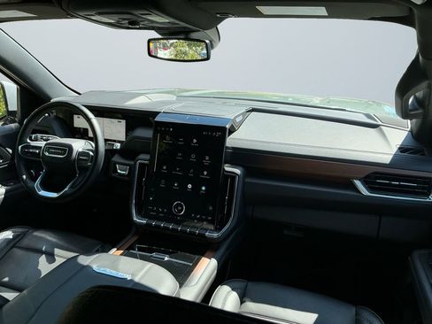 Used 2025 GMC Yukon XL Denali w/ Sun & Power Step Package AWD/4WD image 11