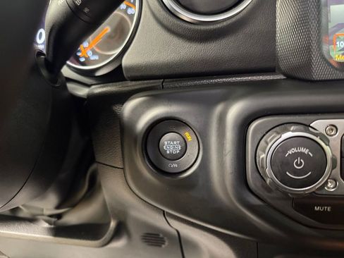 Used 2023 Jeep Gladiator Overland w/ Popular Equipment Package image 29