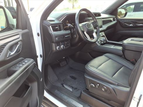 Used 2023 GMC Yukon XL Denali w/ Denali Reserve Package image 4