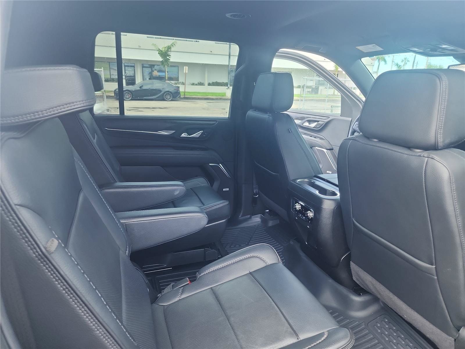Used 2024 GMC Yukon XL Denali AWD/4WD image 27