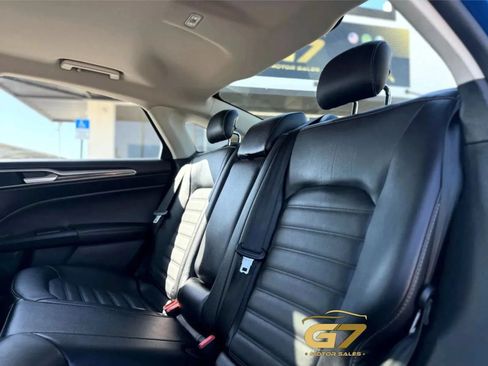 Used 2018 Ford Fusion SE w/ Fusion SE Technology Package FWD image 14