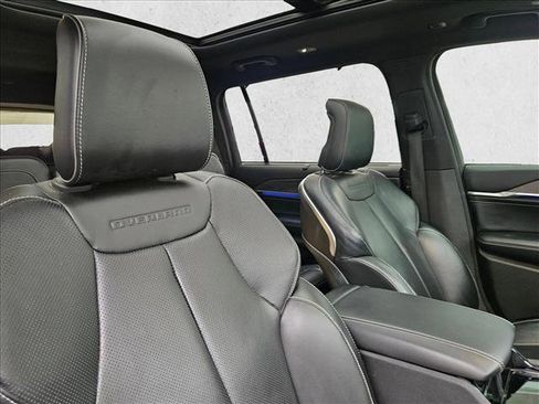 Used 2022 Jeep Grand Cherokee L Overland w/ Luxury Tech Group IV AWD/4WD image 26