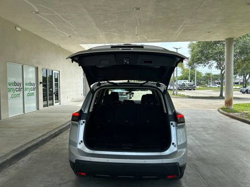 Used 2024 Nissan Rogue S FWD image 31