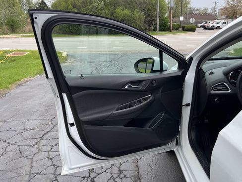 Used 2017 Chevrolet Cruze LS image 29