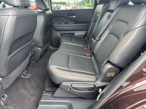 Used 2022 Nissan Pathfinder SL w/ SL Black Package FWD image 22