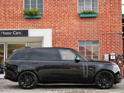 Used 2024 Land Rover Range Rover Long Wheelbase Autobiography AWD/4WD image 4