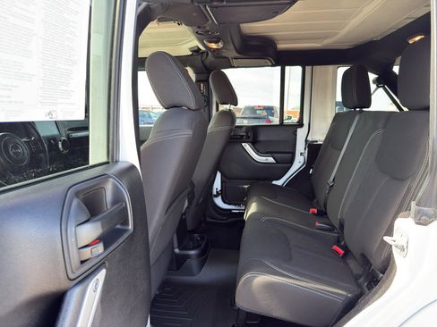 Used 2016 Jeep Wrangler Unlimited Sahara image 26