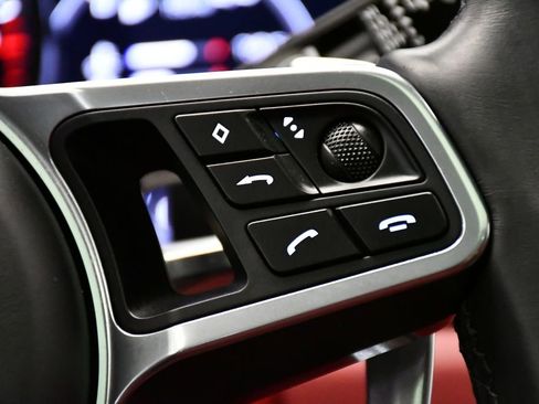 Used 2023 Porsche Cayenne image 29