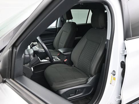 Used 2021 Ford Explorer XLT image 9