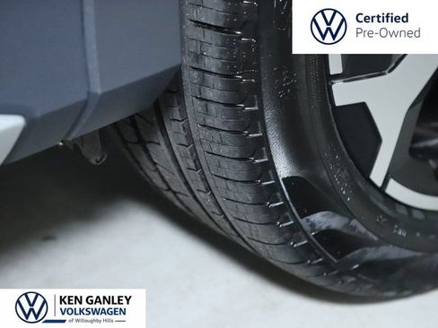 Used 2025 Volkswagen Tiguan SE AWD/4WD image 35