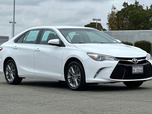 Used 2017 Toyota Camry SE image 5