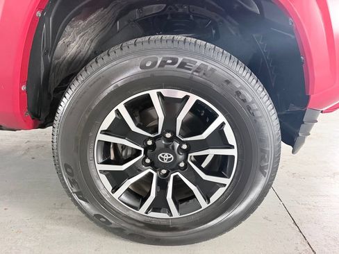 Used 2022 Toyota Tacoma TRD Sport w/ TRD Premium Sport Package AWD/4WD image 4