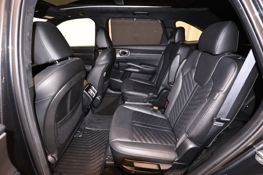 Used 2025 Kia Sorento SX Prestige AWD/4WD image 16