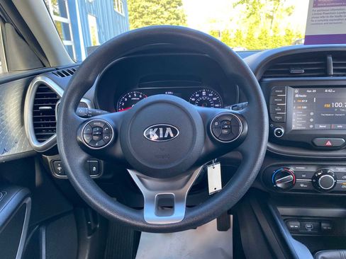 Used 2021 Kia Soul LX FWD image 15