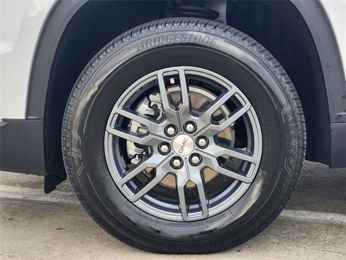 Used 2025 GMC Acadia Elevation image 10