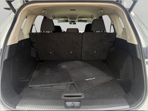Used 2025 Nissan Rogue SV AWD/4WD image 16
