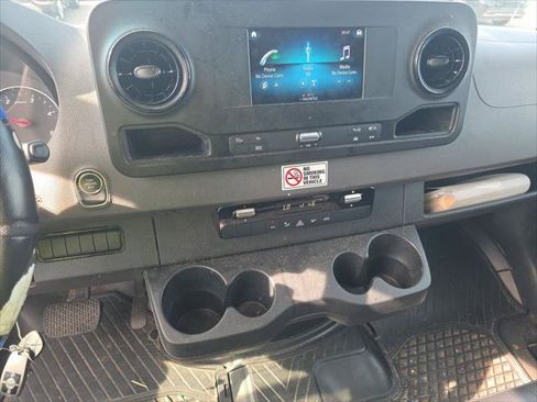 Used 2022 Mercedes-Benz Sprinter 2500 image 14