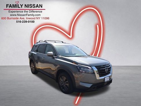 Certified 2025 Nissan Pathfinder SV w/ SV Premium Package AWD/4WD image 1