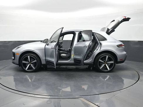 Certified 2025 Porsche Macan AWD/4WD image 30