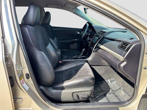 Used 2016 Toyota Camry XSE FWD image 26