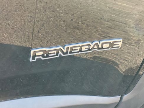 Used 2023 Jeep Renegade Latitude image 28