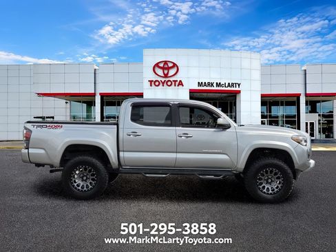 Used 2022 Toyota Tacoma TRD Sport w/ Technology Package AWD/4WD image 6