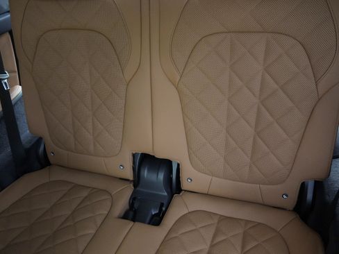 Used 2026 BMW X7 xDrive40i w/ M Sport Package AWD/4WD image 41