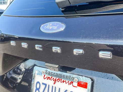 Used 2021 Ford Escape SE w/ SE Sport Appearance Package image 10