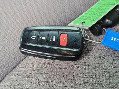 Used 2021 Toyota Camry LE w/ Convenience Package image 31