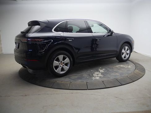 Used 2023 Porsche Cayenne AWD/4WD image 7